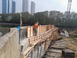 Dinas SDA Upayakan Turap Kali Angke Kembangan Utara Selesai Akhir Bulan