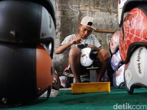 Potret Warga Mojokerto Cuan Jutaan Rupiah Per Hari dari Helm Anak