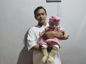 Anaknya Lahir Tanpa Anus, Pria Ini Bersyukur Biaya Operasi Ditanggung JKN Anaknya Lahir Tanpa Anus, Pria Ini Bersyukur Biaya Operasi Ditanggung JKN