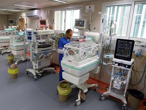 RS di Gaza Penuh, Bayi-bayi Terpaksa Berbagi Inkubator RS di Gaza Penuh, Bayi-bayi Terpaksa Berbagi Inkubator