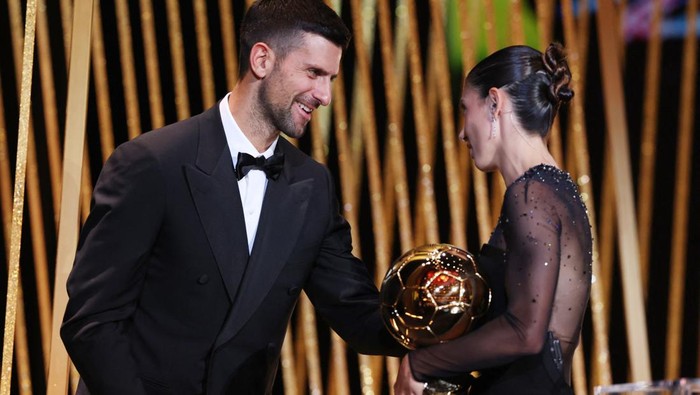 Soccer Football - 2023 Ballon d'Or - Chatelet Theatre, Paris, France - October 30, 2023 FC Barcelona's Aitana Bonmati after winning the women's Ballon d'Or REUTERS/Stephanie Lecocq