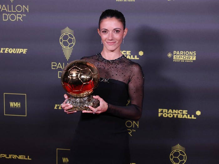 Soccer Football - 2023 Ballon d'Or - Chatelet Theatre, Paris, France - October 30, 2023 FC Barcelona's Aitana Bonmati after winning the women's Ballon d'Or REUTERS/Stephanie Lecocq