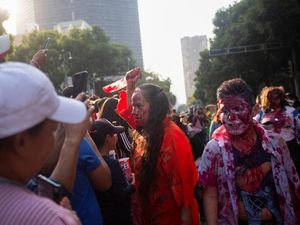 Potret Saat Jalanan Meksiko Dikuasai Para Zombie