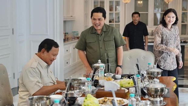 Prabowo Subianto berkunjung ke kediaman Erick Thohir. (Instagram @prabowo)