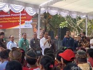 Jokowi Janji Penyaluran Beras Cadangan Pemerintah Berlanjut hingga Maret 2024 Jokowi Janji Penyaluran Beras Cadangan Pemerintah Berlanjut hingga Maret 2024