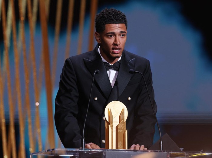 Soccer Football - 2023 Ballon d'Or - Chatelet Theatre, Paris, France - October 30, 2023 Real Madrid's Jude Bellingham after being awarded the Kopa trophy during the awards REUTERS/Stephanie Lecocq