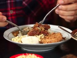 Pedas Gurih Rawon Nguling Khas Probolinggo