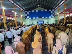 Pesan Bupati Mojokerto Saat Ribuan Guru Ikrar Netralitas untuk Pemilu
