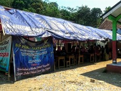 Miris! Siswa SD di Sukabumi Belajar di Tenda gegara Ruang Kelas Rusak