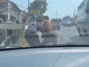 Rebutan Penumpang, 2 Sopir Bus Adu Jotos di Depan Polsek Bawang Banjarnegara