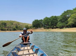 Waduk Greneng Istimewa, Kang Sampan Bisa Cuan Rp 1 Juta Sehari