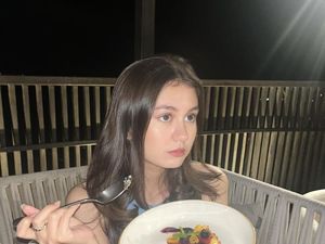 Zoe Abbas Pemeran Nikke Ardilla yang Hobi Makan di Resto hingga Ngopi Zoe Abbas Pemeran Nikke Ardilla yang Hobi Makan di Resto hingga Ngopi
