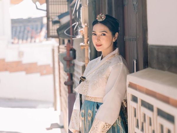 8 Adu Gaya Hot Mom Nabila Syakieb & Yasmine Wildblood Pakai Hanbok, Memesona!