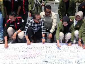 Waka DPRD Surabaya Ajak Milenial & Gen Z Aktif Rawat Aksara Jawa Waka DPRD Surabaya Ajak Milenial & Gen Z Aktif Rawat Aksara Jawa