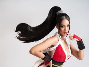 Gaya Seksi Anya Geraldine Jadi Mai Shiranui, Belahan Rok Sampai ke Pinggang Gaya Seksi Anya Geraldine Jadi Mai Shiranui, Belahan Rok Sampai ke Pinggang