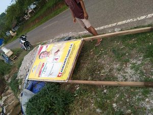 Takut Rusak, Bacaleg Golkar Turunkan Balihonya Sendiri Takut Rusak, Bacaleg Golkar Turunkan Balihonya Sendiri