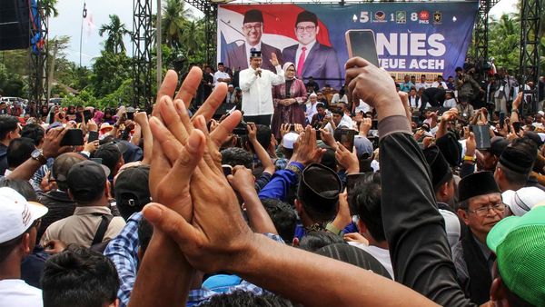 Didampingi Istri, Anies Silaturahmi dengan Warga Aceh