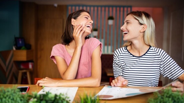 Ragam hal yang dilakukan orang cerdas untuk ciptakan obrolan yang menarik