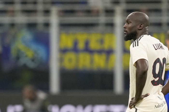 Romas Romelu Lukaku reacts during the Serie A soccer match between Inter Milan and Roma at the San Siro Stadium, in Milan, Italy, Sunday, Oct. 29, 2023. (AP Photo/Antonio Calanni)