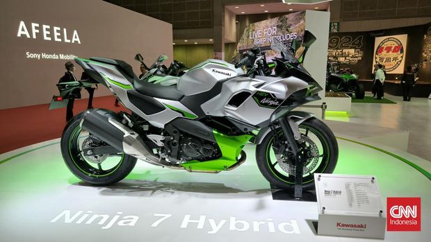 Kawasaki Ninja 7 Hybrid yang diklaim sebagai motor strong hybrid pertama di dunia mejeng di Japan Mobility Show 2023.