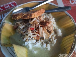 Pedas Mantap! Sego Tempe di Pati dengan Guyuran Kuah Santan