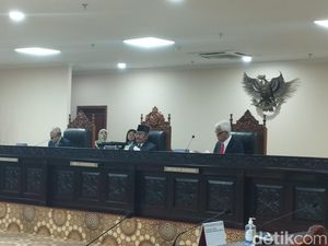 Pelapor Tak Yakin Anwar Usman Independen, Singgung Status Ipar Jokowi Pelapor Tak Yakin Anwar Usman Independen, Singgung Status Ipar Jokowi