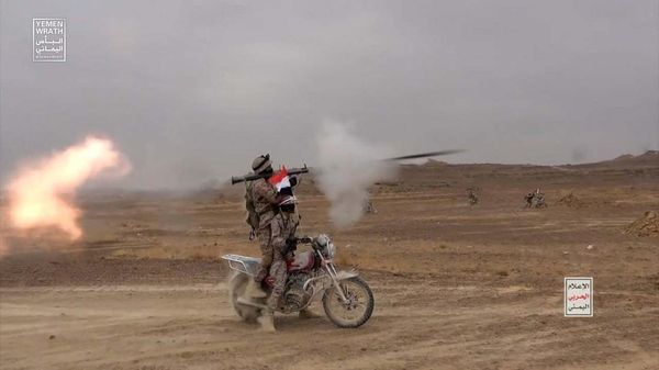 Momen Kelompok Houthi Yaman Luncurkan Rudal ke Israel