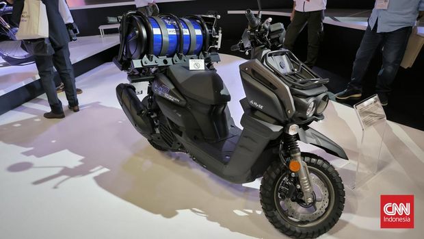 Yamaha memperkenalkan motor skutik hidrogen berbasis Zuma 125 di Japan Mobility Show 2023.