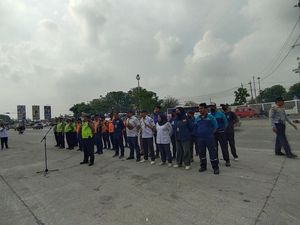 Pemprov DKI Gelar Razia Tilang Uji Emisi di Pulo Gadung Jaktim Pemprov DKI Gelar Razia Tilang Uji Emisi di Pulo Gadung Jaktim