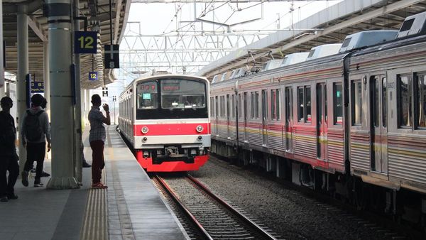Potret Makin Cepatnya KRL Bogor-Manggarai