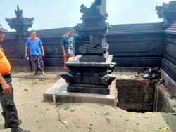 Palinggih Pura Dalem Buitan Ambruk Dihantam Abrasi, Kerugian Rp 75 Juta