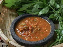 3 Resep Sambal Sedap Untuk Pecel Lele, Pedas Gurihnya Mantap