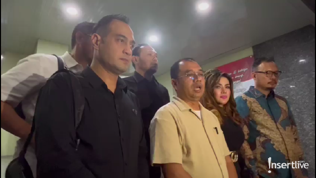 Pelapor dan kuasa hukum yang laporkan RIchard Lee atas dugaaan penistaan agama