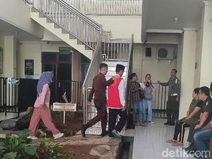 Siswa Pembacok Guru Demak Divonis 2,5 Tahun Bui Siswa Pembacok Guru Demak Divonis 2,5 Tahun Bui