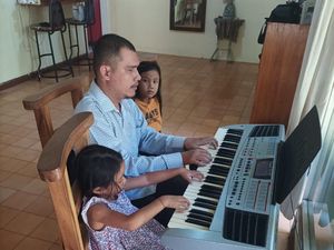 Cerita Sunar Sanggita, Perusahaan Musik dengan Pengajar Tunanetra Cerita Sunar Sanggita, Perusahaan Musik dengan Pengajar Tunanetra
