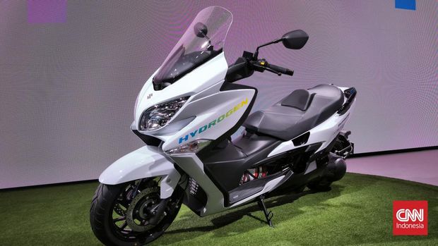 Sepeda motor jenis skutik berteknologi hidrogen berbasis Burgman 400 diperkenalkan Suzuki di Japan Mobility Show 2023.