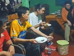 Duta Sheila On 7 Santuy Main Voli-Makan Bakmi Bareng Tetangga