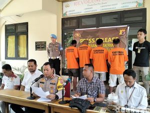 Caleg Hanura DPO-Komodo Diselundupkan dalam Kaus Kaki Caleg Hanura DPO-Komodo Diselundupkan dalam Kaus Kaki