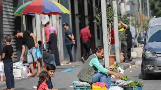 Warga Gaza Berjuang Hidup di Tengah Gempuran Bom Israel
