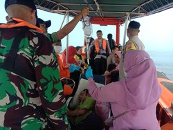 Komodo Muncul dari Belakang, Gigit Warga Saat Petik Asam