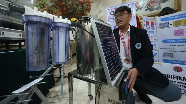 Water Purifier Tenaga Surya Menangkan AHM Best Student 2023