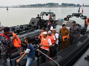 5 WNI Terdampar di Malaysia Ternyata Bukan Nelayan tapi Perompak! 5 WNI Terdampar di Malaysia Ternyata Bukan Nelayan tapi Perompak!
