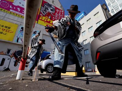 Aksi Samurai Pemulung Bersihkan Jalanan Tokyo Usai Pesta Halloween