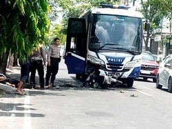 Bus Polisi Tabrakan dengan Motor di Tulungagung, Satu Korban Dilarikan ke RS