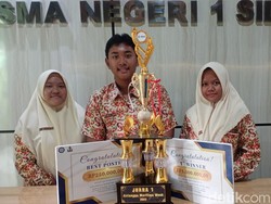 Siswa SMAN 1 Sidoarjo Sabet Juara Nasional Ciptakan Batu Pemecah Gelombang