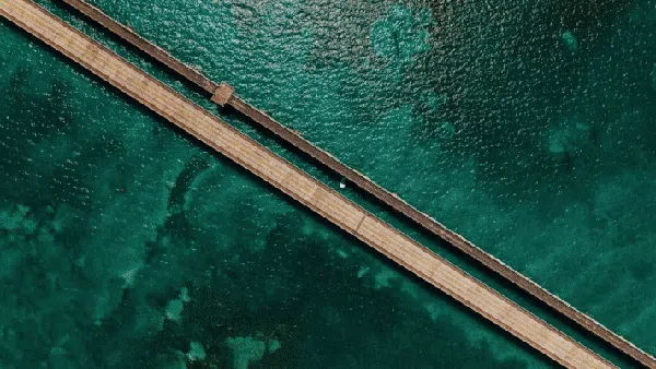 Deretan Jalan Raya dengan Pemandangan Eksotis