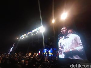 Hadiri Konser Dewa 19 di HUT Karanganyar, Gibran Borong Es Teh Hadiri Konser Dewa 19 di HUT Karanganyar, Gibran Borong Es Teh