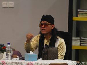 Gus Miftah dan Abah Kirun Tepis Viral Narasi Sogokan agar Tak Dukung AMIN Gus Miftah dan Abah Kirun Tepis Viral Narasi Sogokan agar Tak Dukung AMIN