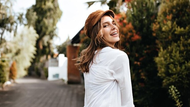 Ilustrasi/Foto: Freepik.com/lookstudio Peneliti Harvard Temukan Rahasia Kebahagiaan Sederhana yang Harus Diterapkan, Ini Penjelasannya