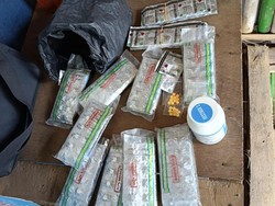 Jual Tramadol-Exsimer ke Remaja, Kios di Bogor Digerebek Polisi